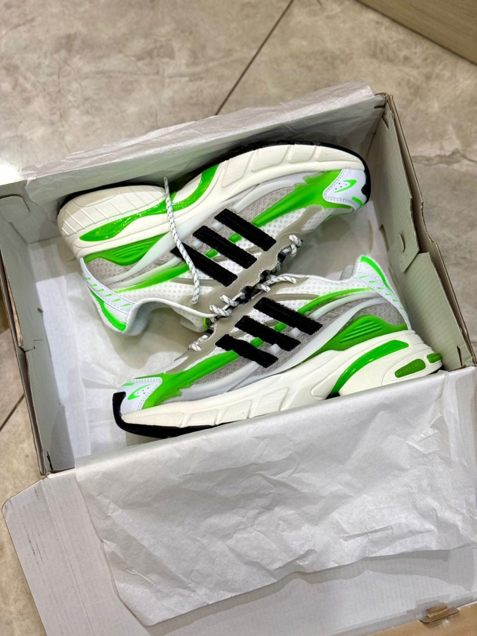 Adidas X pharell willams Jellyfish