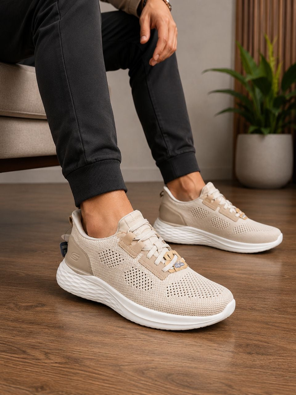 SKECHERS