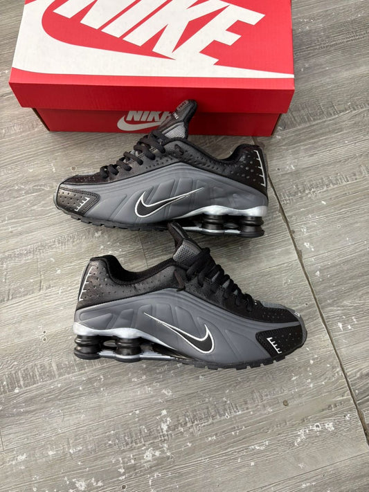 Nike shox r4