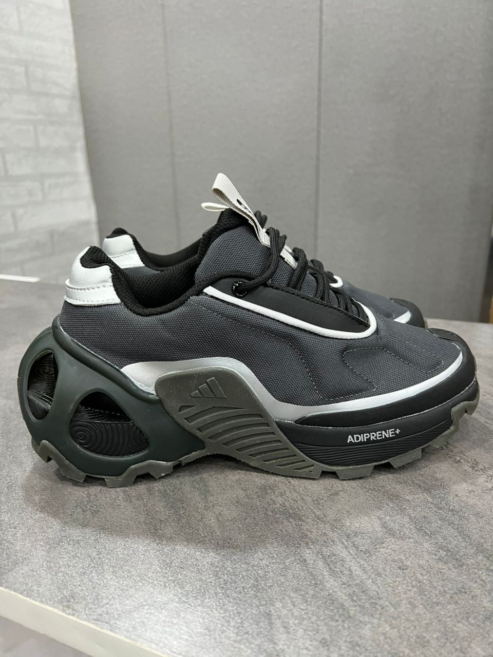 Adidas wonder runner