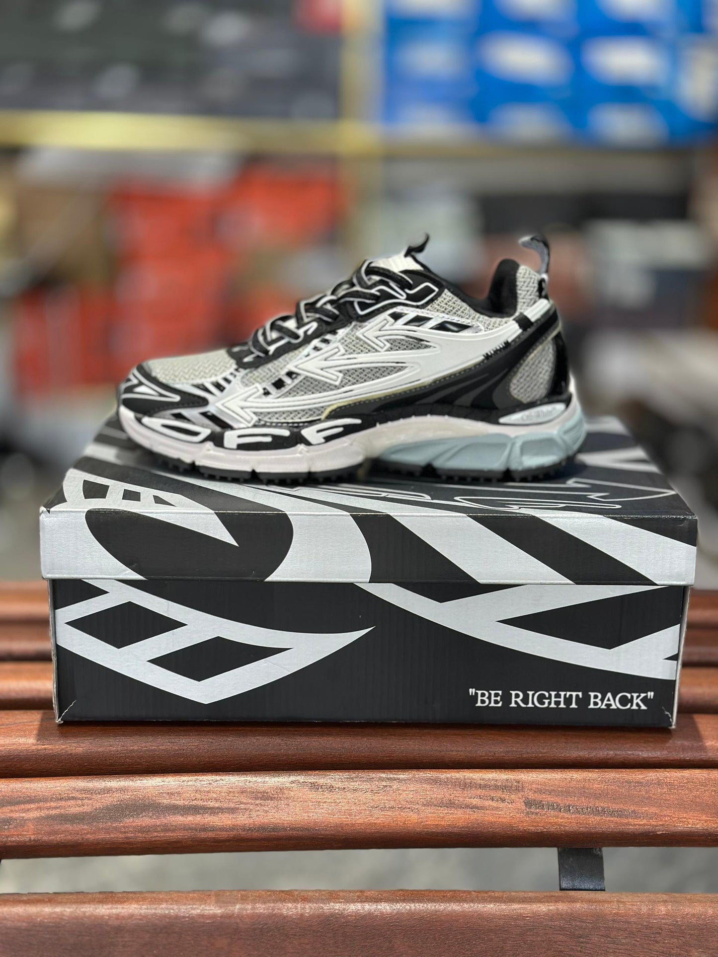 L’Off-White Be Right Back