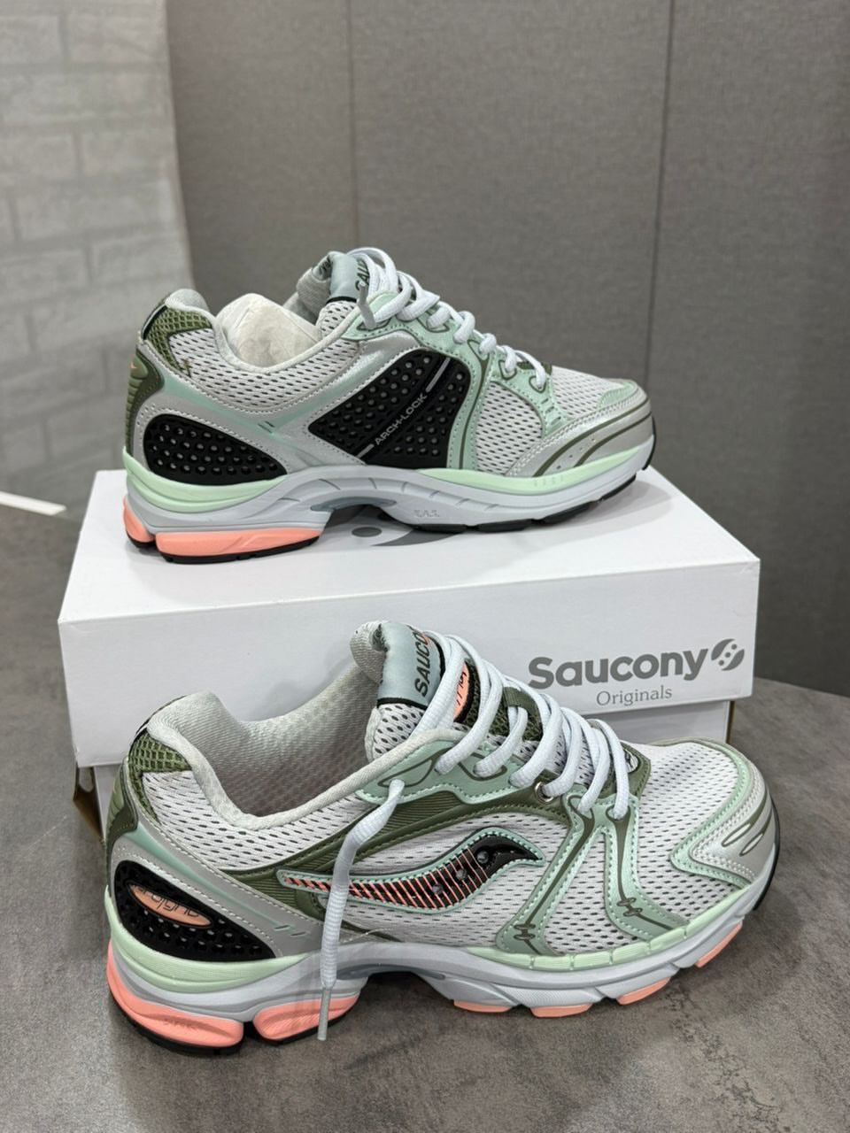 Saucony