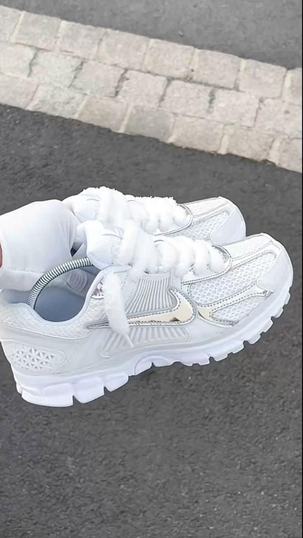 Nike VOMERO