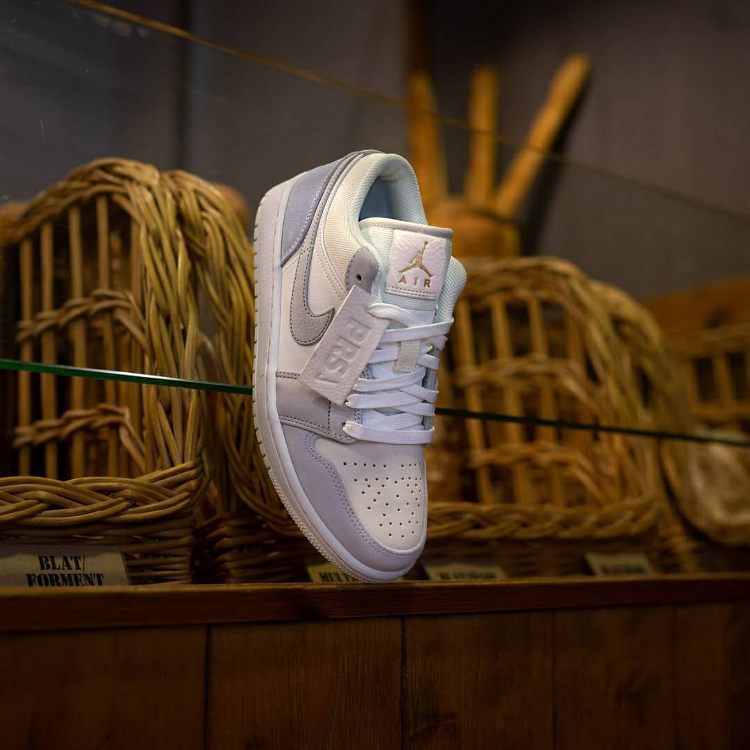 Jordan one low
