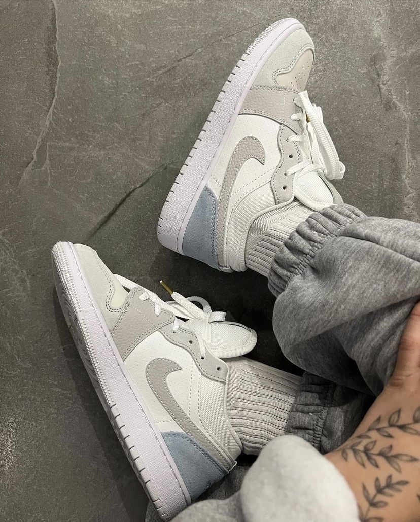 Jordan one low