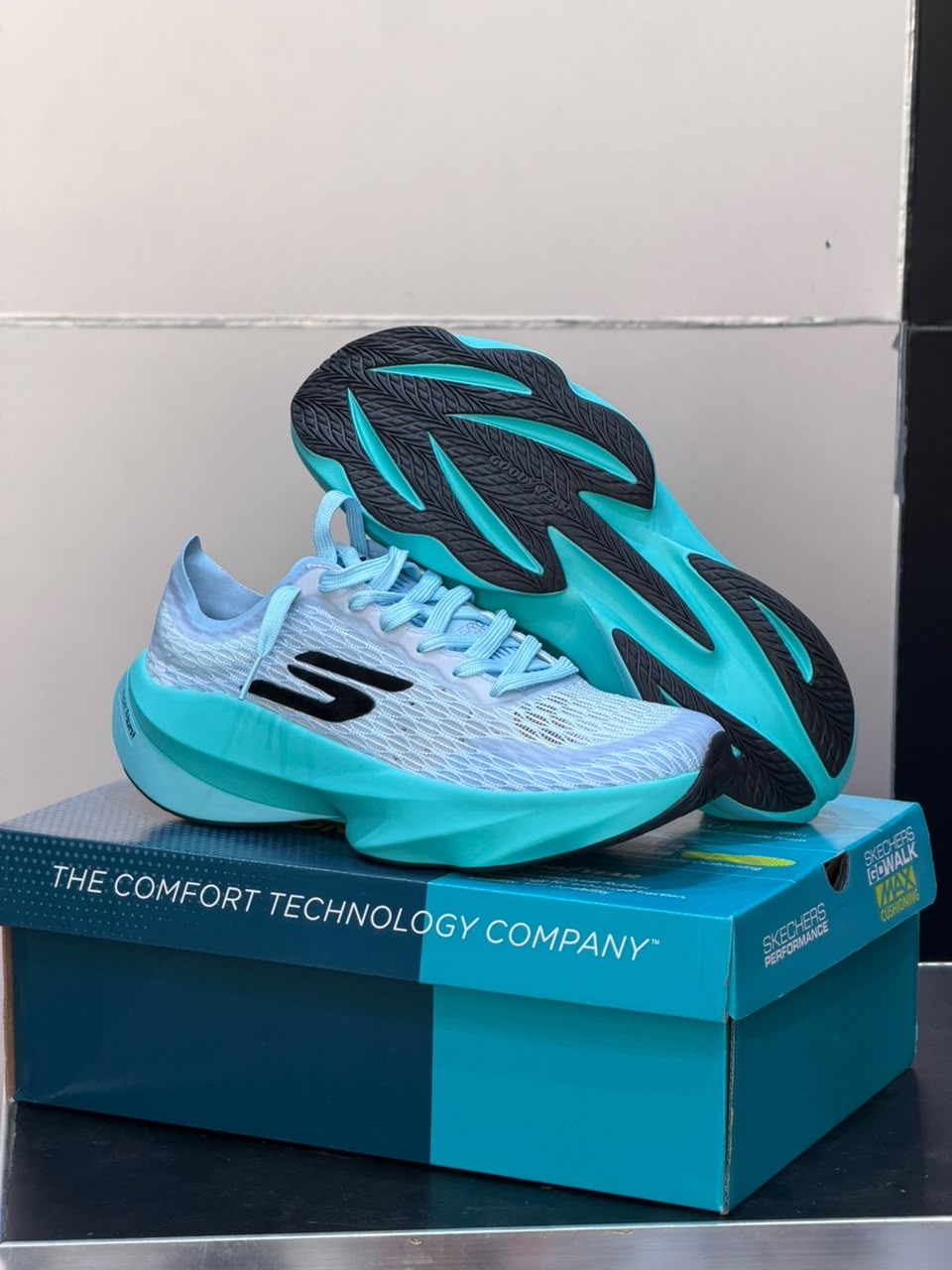 Skechers