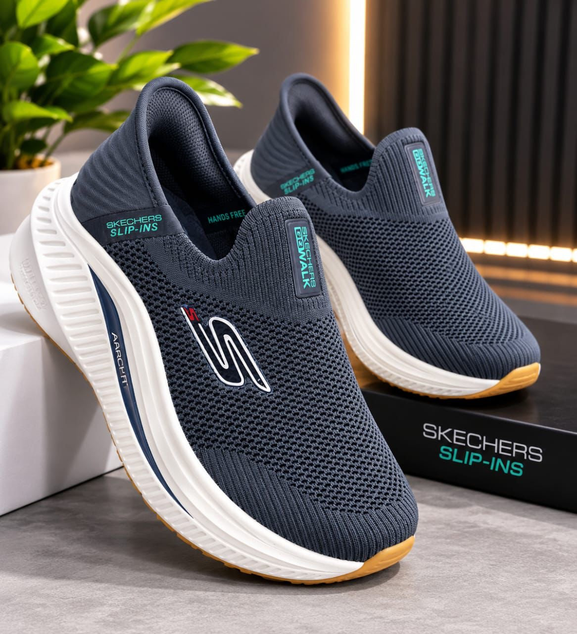 SKECHERS